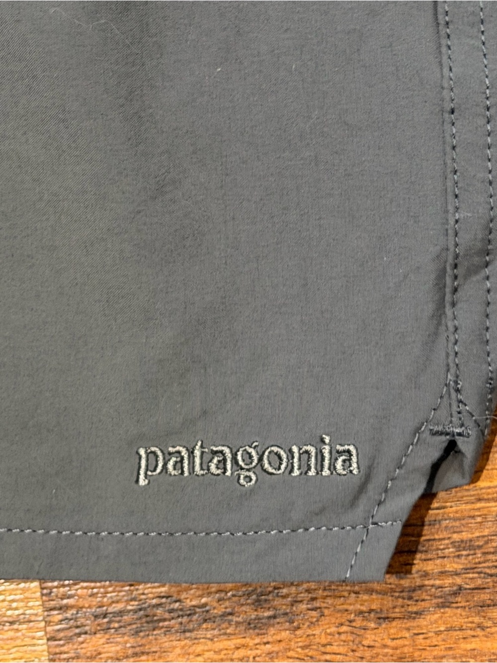 Patagonia Women’s Colorblock Stretch Wavefarer Shorts — NWT grey two-tone - Picture 4 of 5